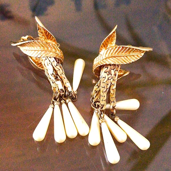 Vintage 50s 60s Dangle Faux Pearl Brooch and Earrings Demi Parure Unsigned MCM - Picture 4 of 7